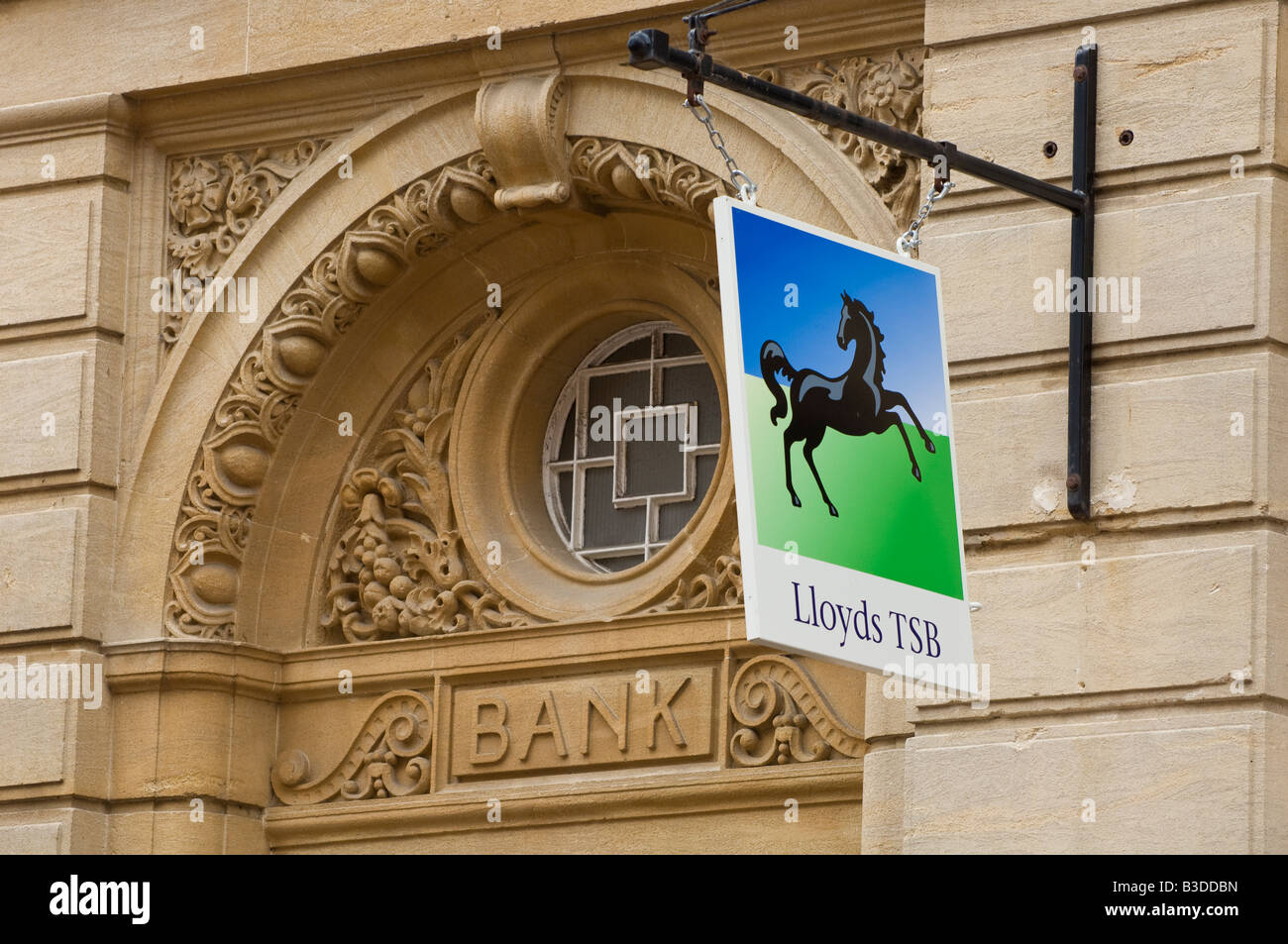 Lloyds TSB Bank signe et par l'entrée de la succursale à Weymouth, dans le Dorset Banque D'Images