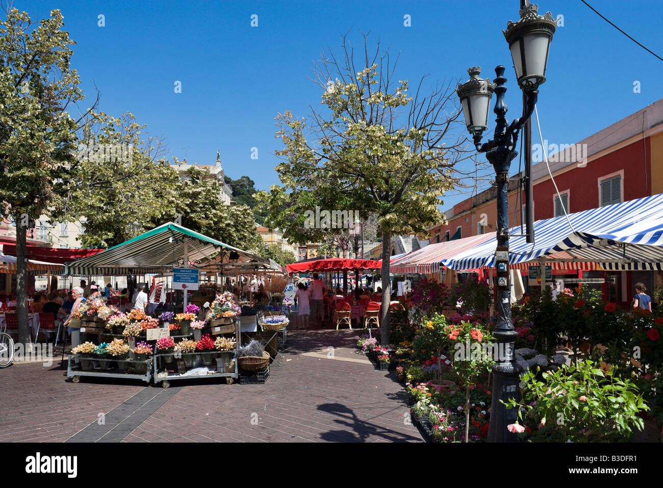 Les échoppes de fleurs le Marché aux Fleurs, le Cours Saleya dans la vieille ville (Vieux nice), Nice, Côte d'Azur, d'Azur, France Banque D'Images