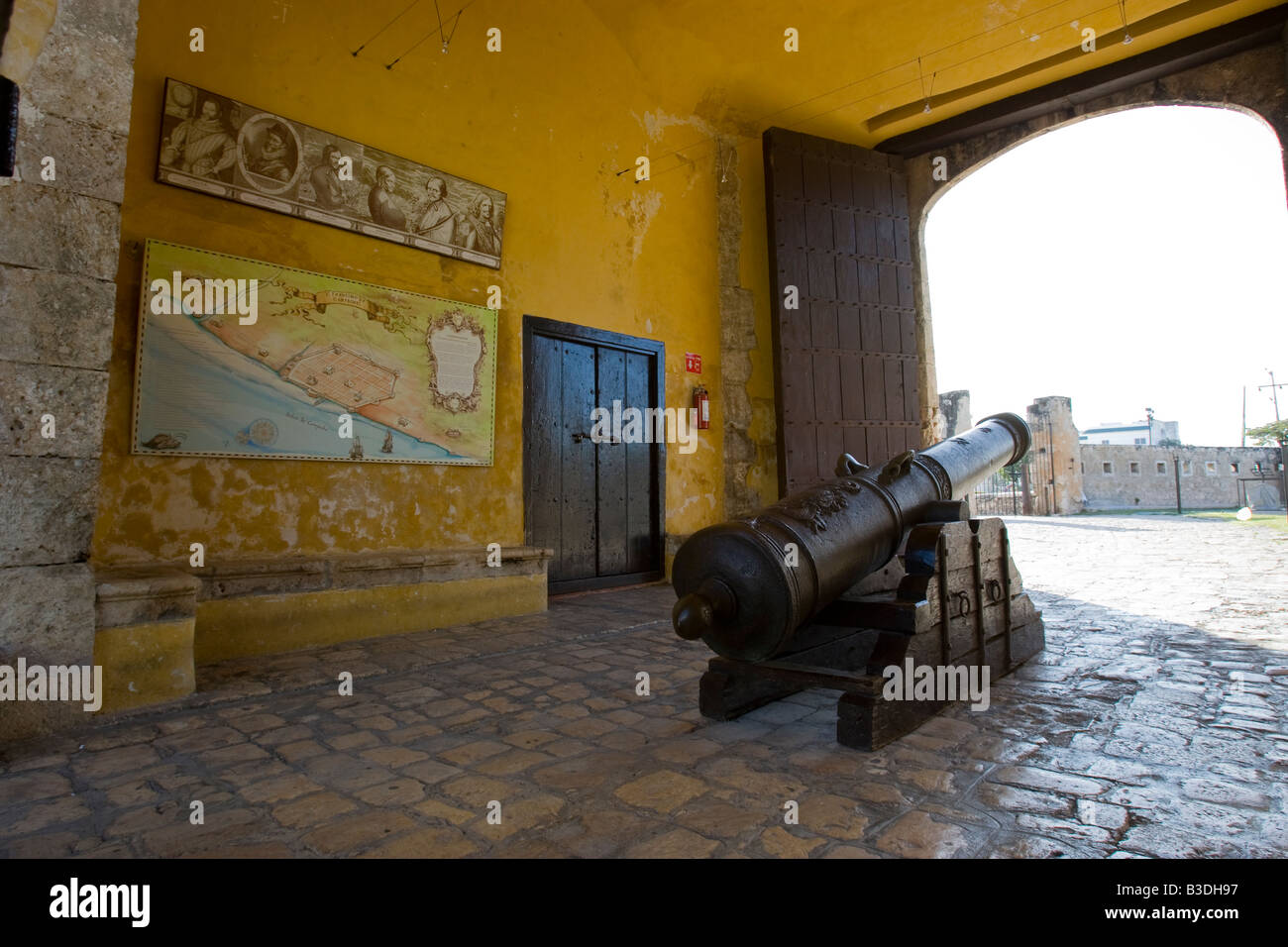 Un canon dans le musée à Campeche Mexique Banque D'Images