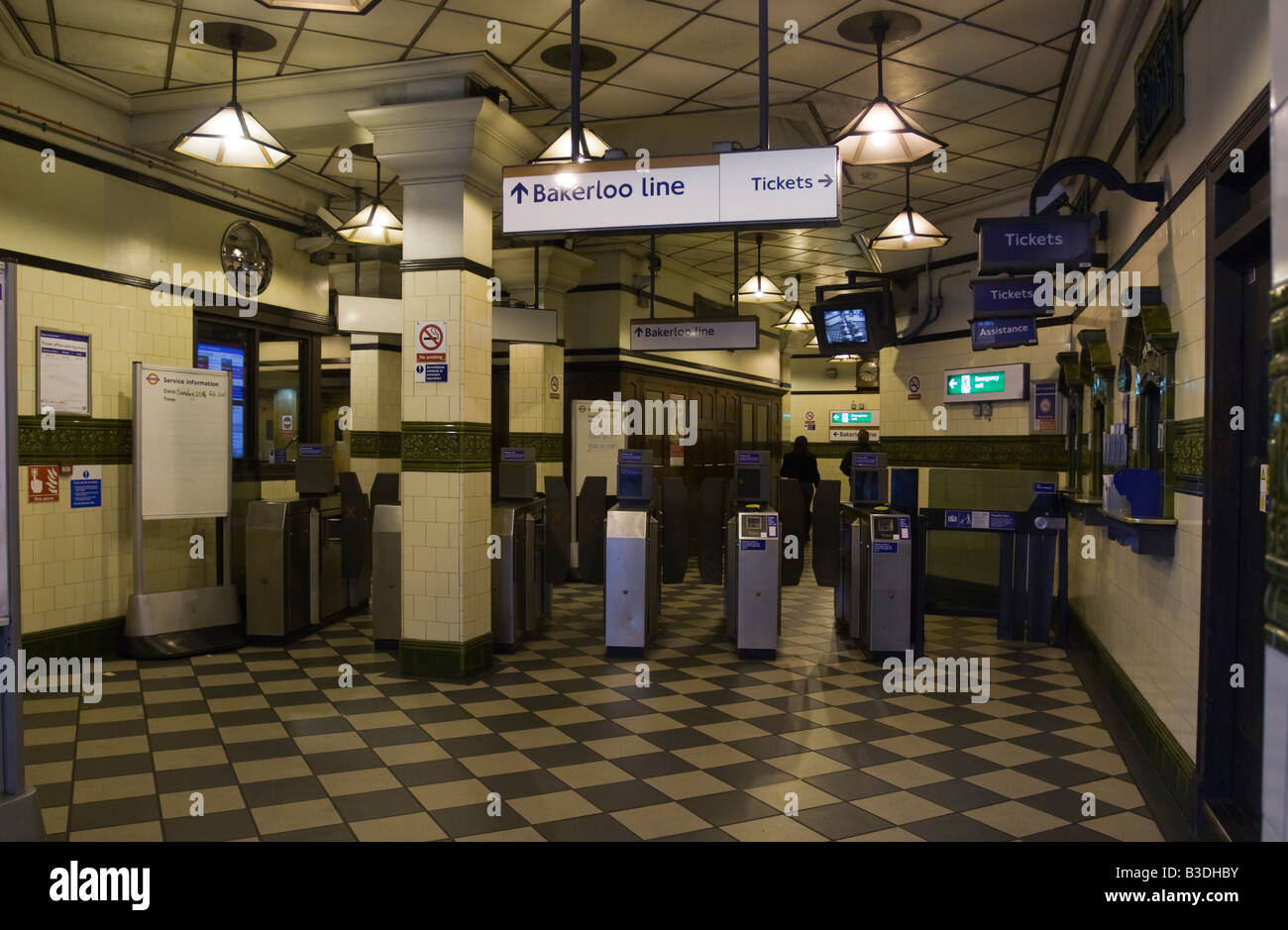 Le bureau de vente des billets - Station de métro Edgware Road - Londres  Photo Stock - Alamy