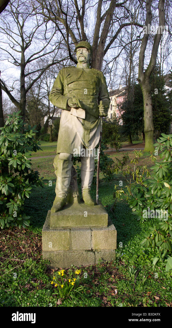 Friedhof der un Dueckerstrasse à Essen-Werden, Standbild von Bismarck, Essen, Ruhr, NRW Banque D'Images Friedhof der un Dueckerstrasse à Essen-Werden, Standbild von Bismarck, Essen, Ruhr, NRW Banque D'Images