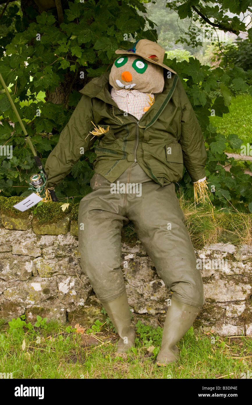 Scarecrow habillé en pêcheur Banque D'Images