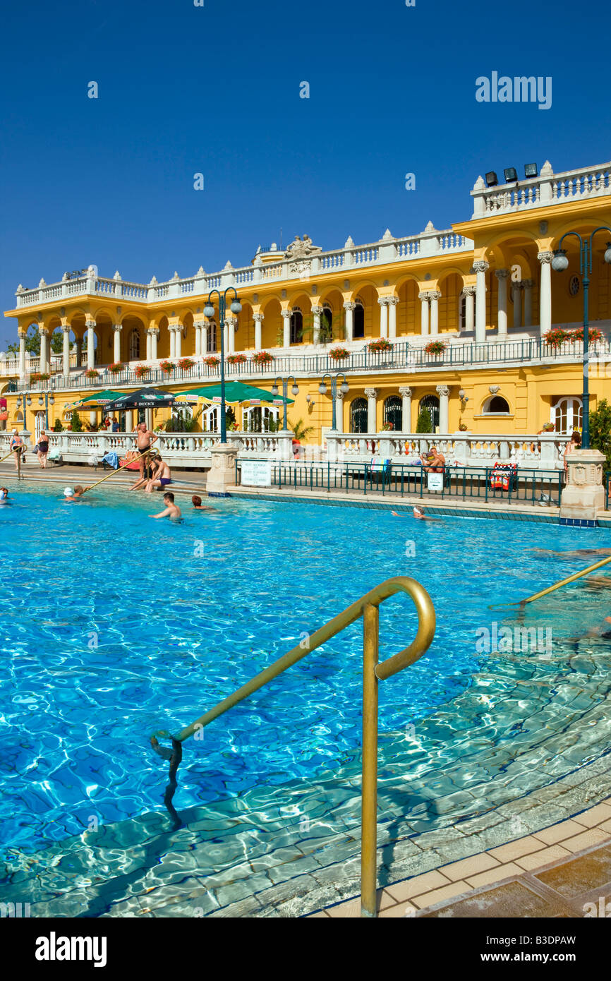 Les bains Széchenyi à Budapest Hongrie Banque D'Images