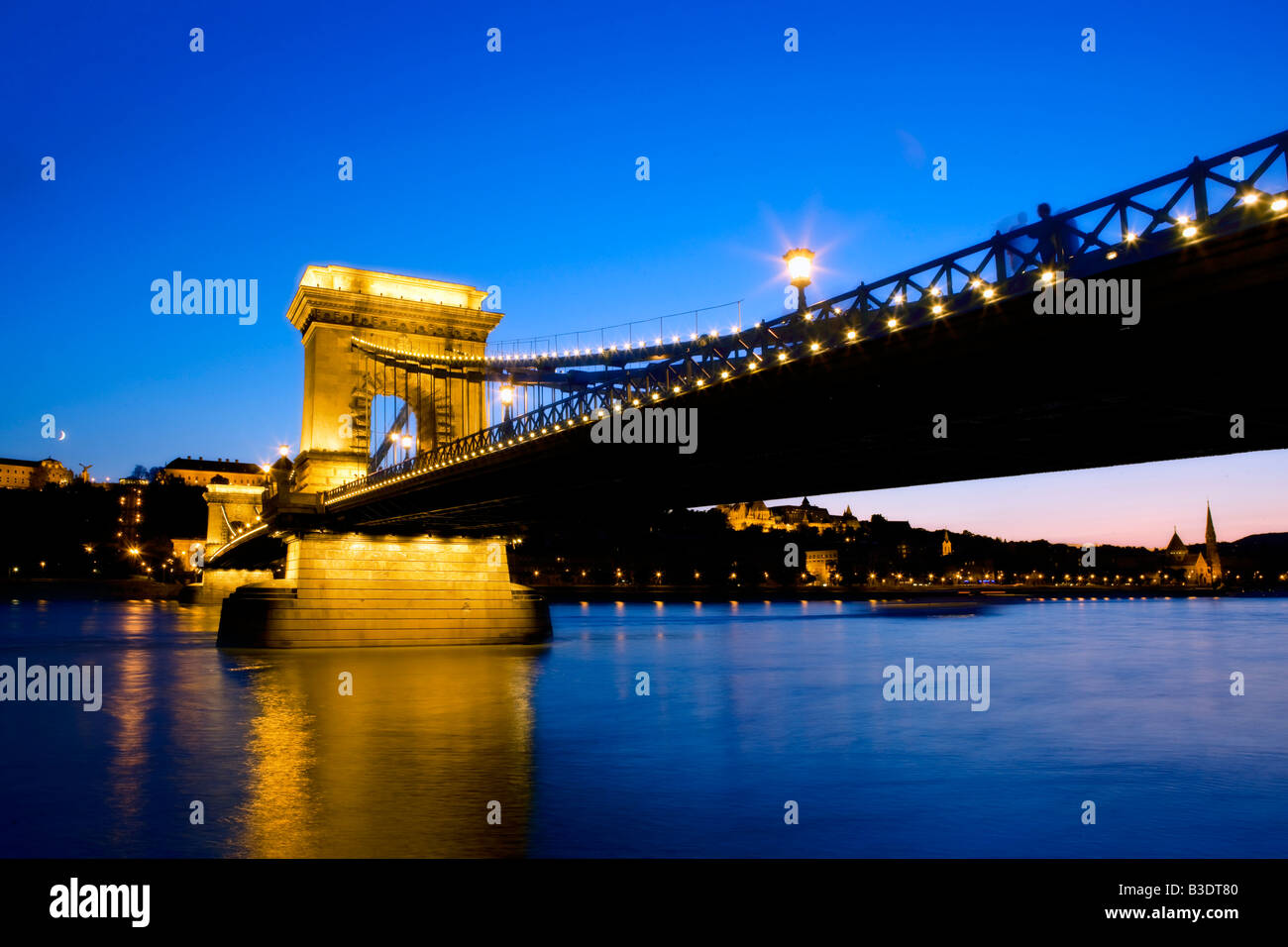 Le pont des Chaînes à Budapest Hongrie Banque D'Images