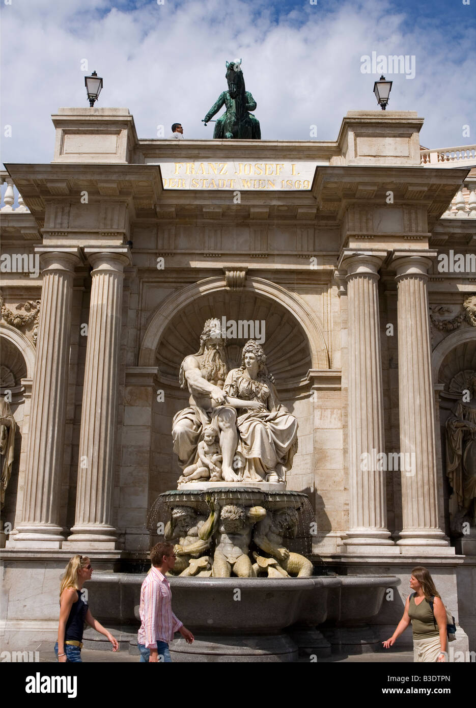 Autriche Vienne palais Albertina niche extérieure sculpture représentant Neptune Banque D'Images