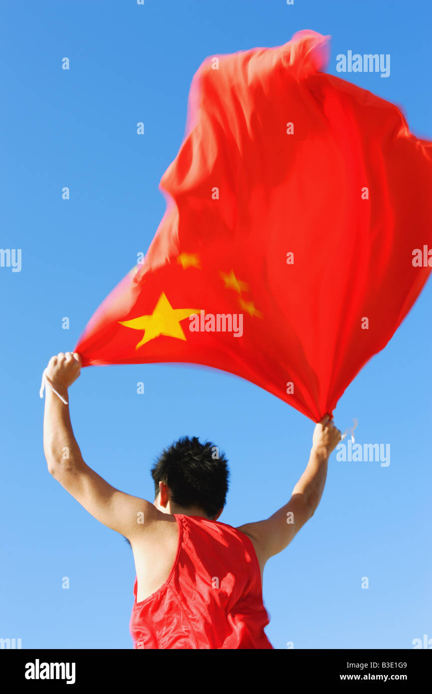Le drapeau de la Chine tenue athlète Banque D'Images