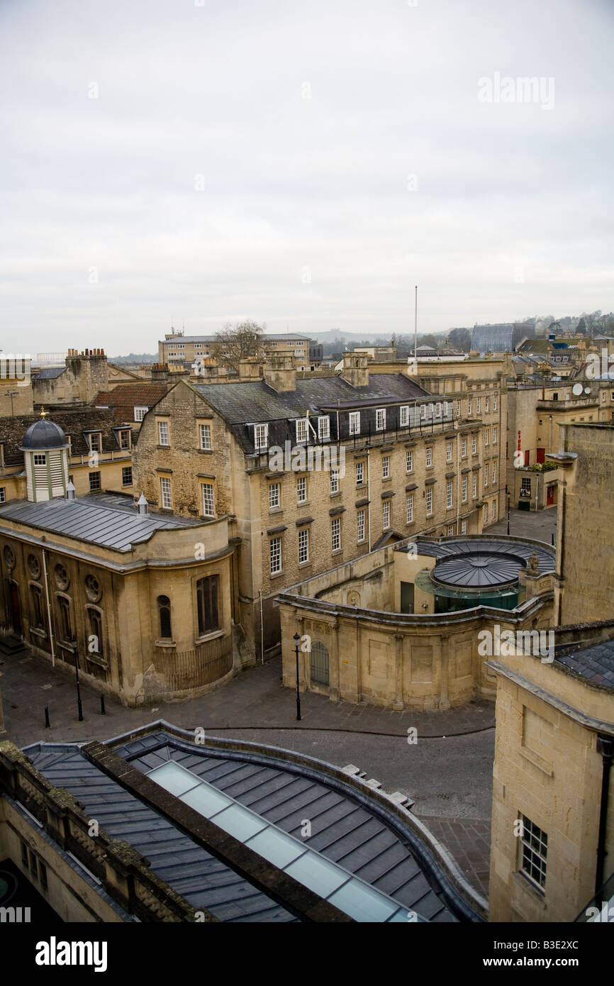 Vue sur la ville, baignoire spa et le bain thermique la pompe prix complexe peut être vu. Banque D'Images