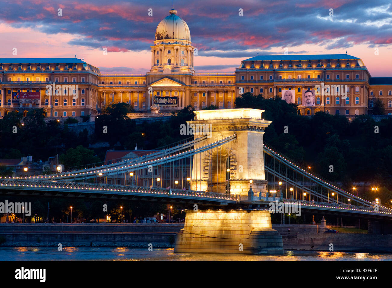 Palais Royal et le pont des Chaînes à Budapest Hongrie Banque D'Images