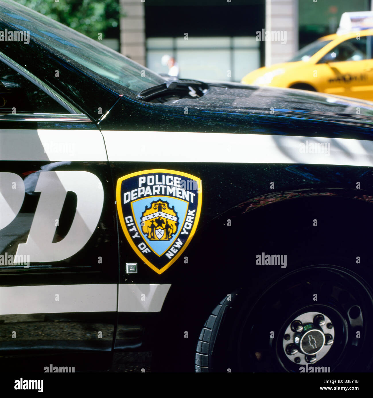 Logo du Service de police sur la porte d'une voiture de patrouille de la police de New York, juin 2008 Banque D'Images