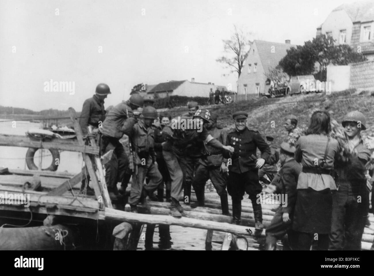 L'Armée rouge et les soldats US /Torgau 1945 Banque D'Images L'Armée rouge et les soldats US /Torgau 1945 Banque D'Images