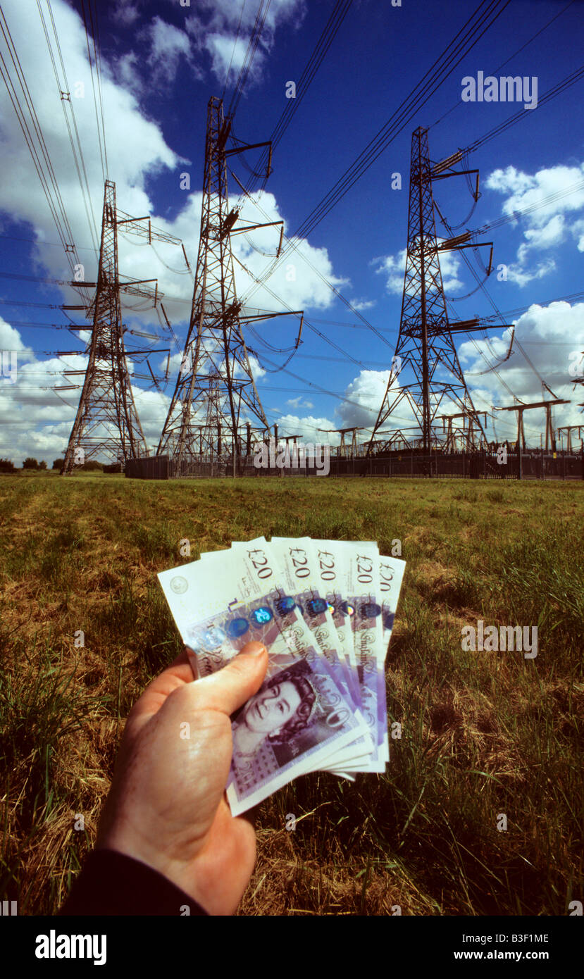 Photo conceptuel illustrant l'augmentation du coût du prix de l'énergie par pylônes UK Banque D'Images