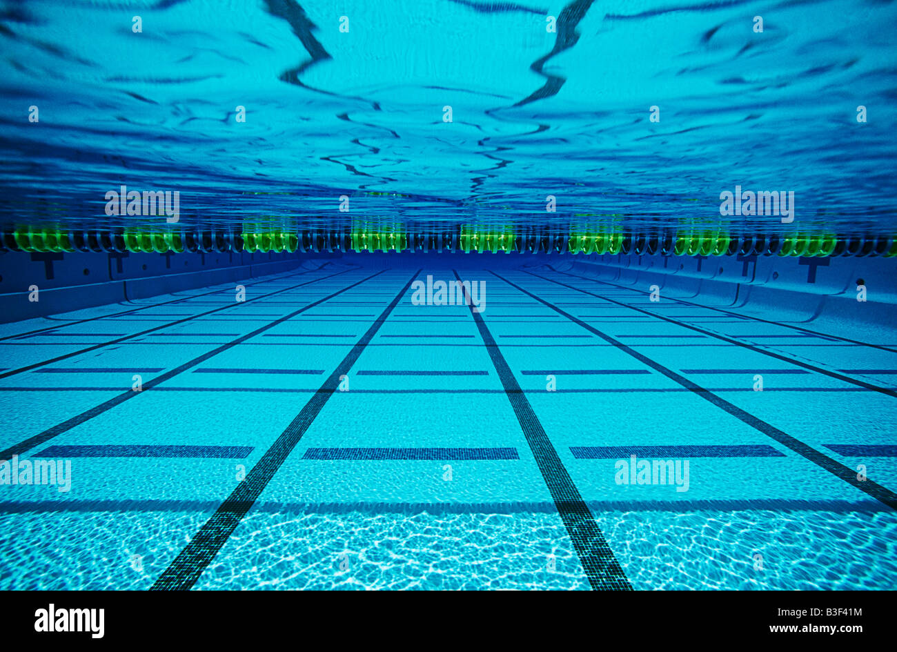 Piscine vide, vue sous-marine Banque D'Images