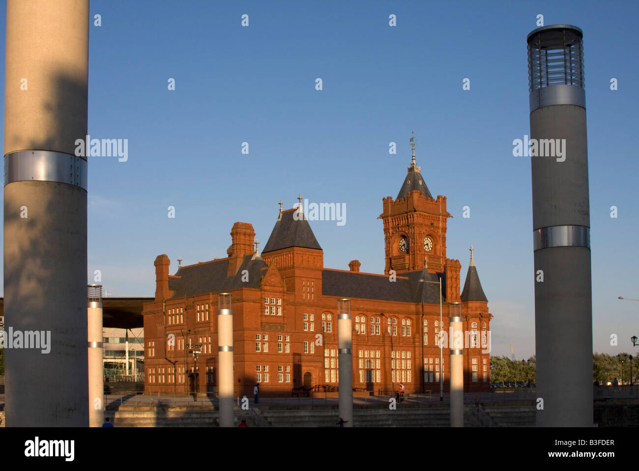 Pierhead building Cardiff Bay waterfront, le Pays de Galles au Royaume-Uni. Ciel bleu. 84356 Cardiff Banque D'Images