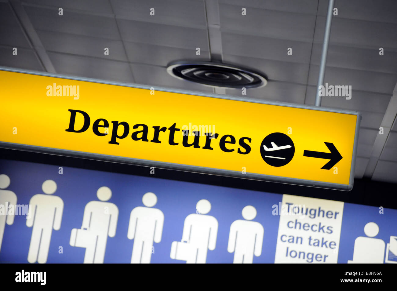 Image libre de photographie de départ signe pour émigrer à l'aéroport. Banque D'Images