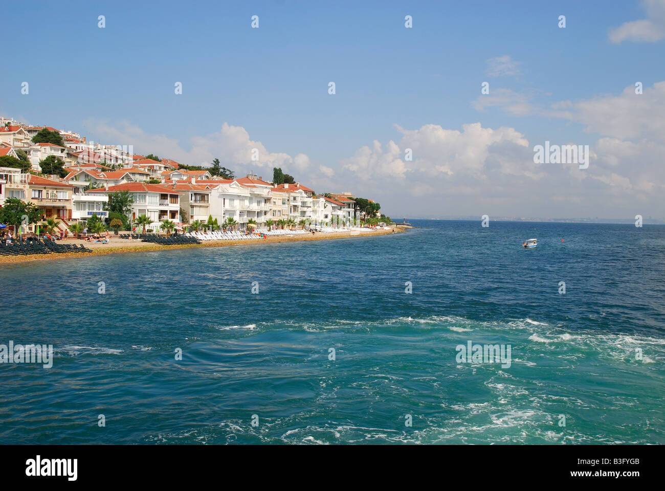 ISTANBUL, TURQUIE. Une vue sur la mer de Kinaliada, l'une des îles des Princes dans la mer de Marmara. L'année 2008. Banque D'Images