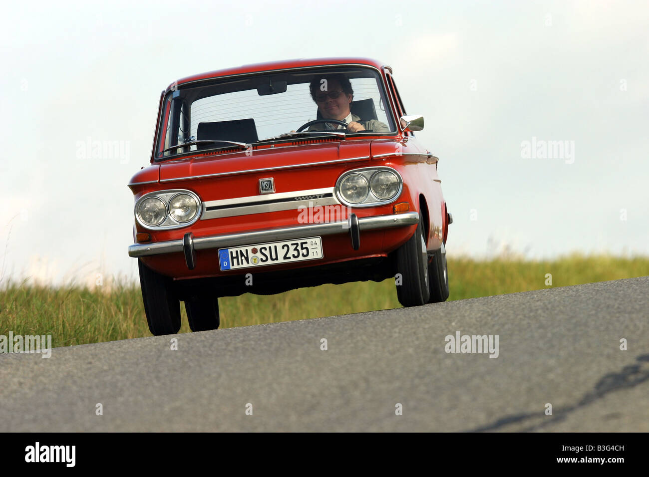 NSU TT 1200, Voiture, voiture d'époque, Sedan, l'année de modèle 1967-1972, rouge, 1960, années 60, années 70, années 70, vieille voiture, la conduite, la diagonale f Banque D'Images