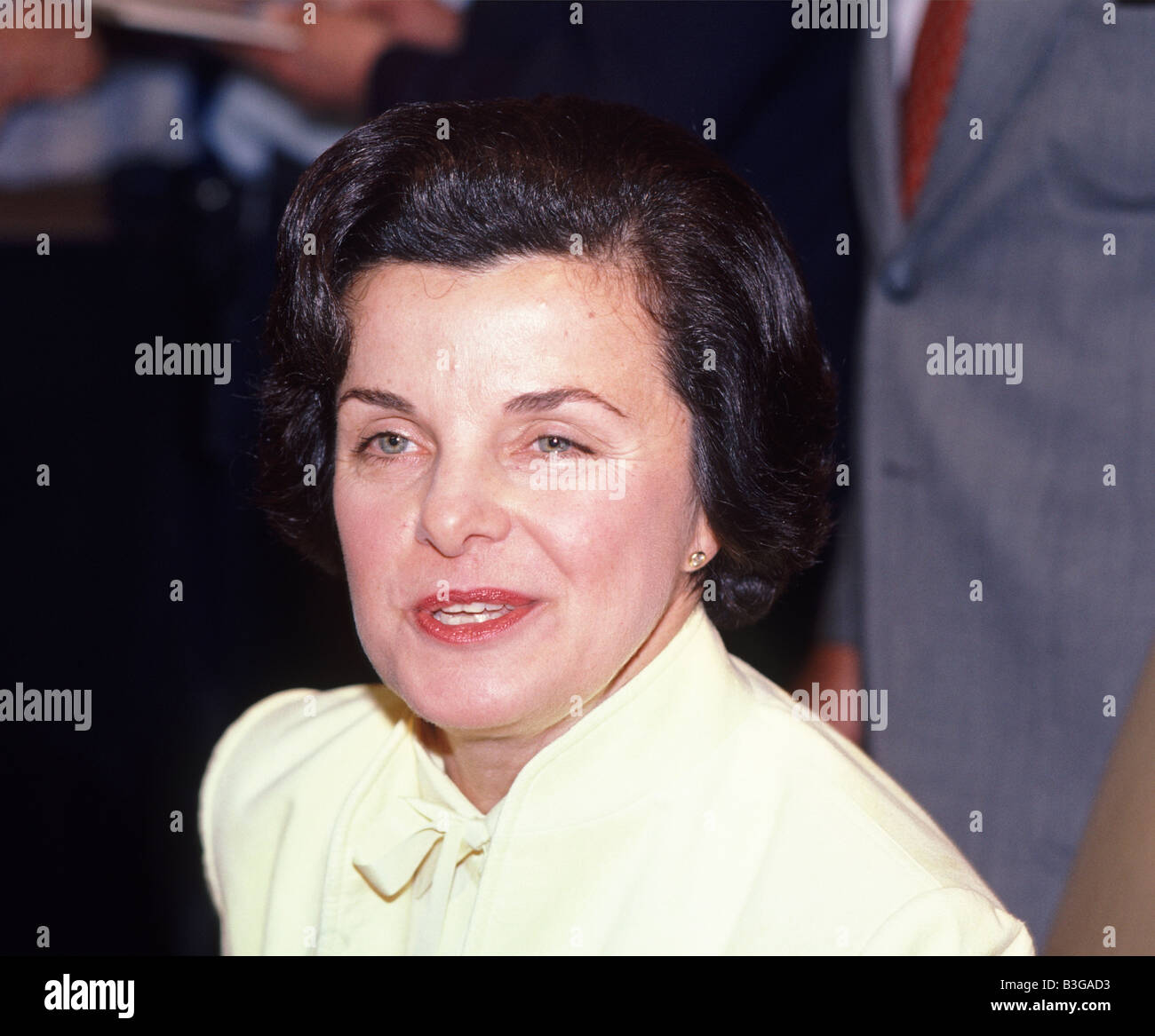 Maire Dianne Feinstein dans son bureau à l'Hôtel de Ville San Francisco Californie 1984 maintenant un sénateur américain Banque D'Images