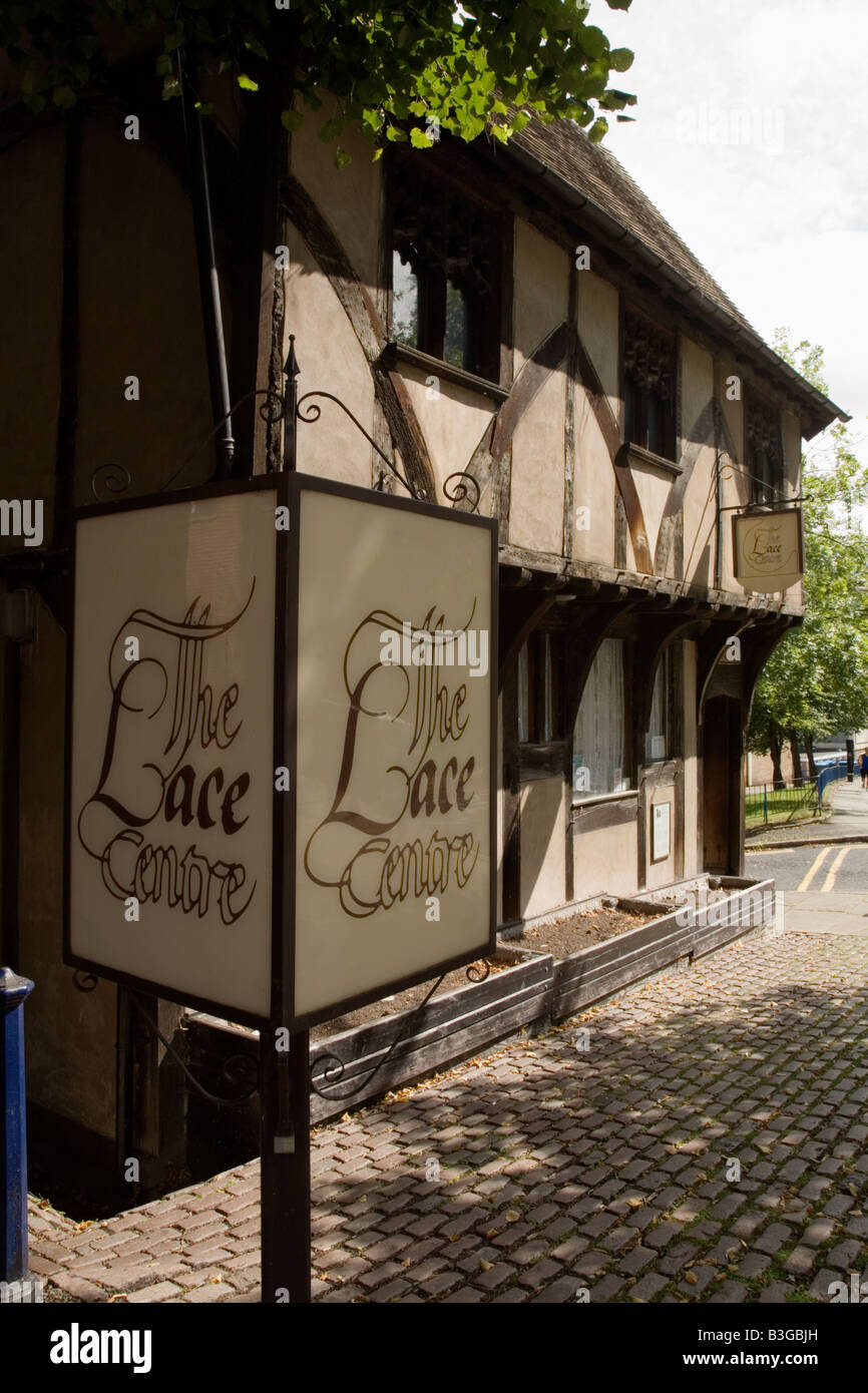 Centre de la dentelle exposition maison près de château de Nottingham médiévale d'un bâtiment du 14ème siècle qui affiche désormais le patrimoine de la dentelle Banque D'Images