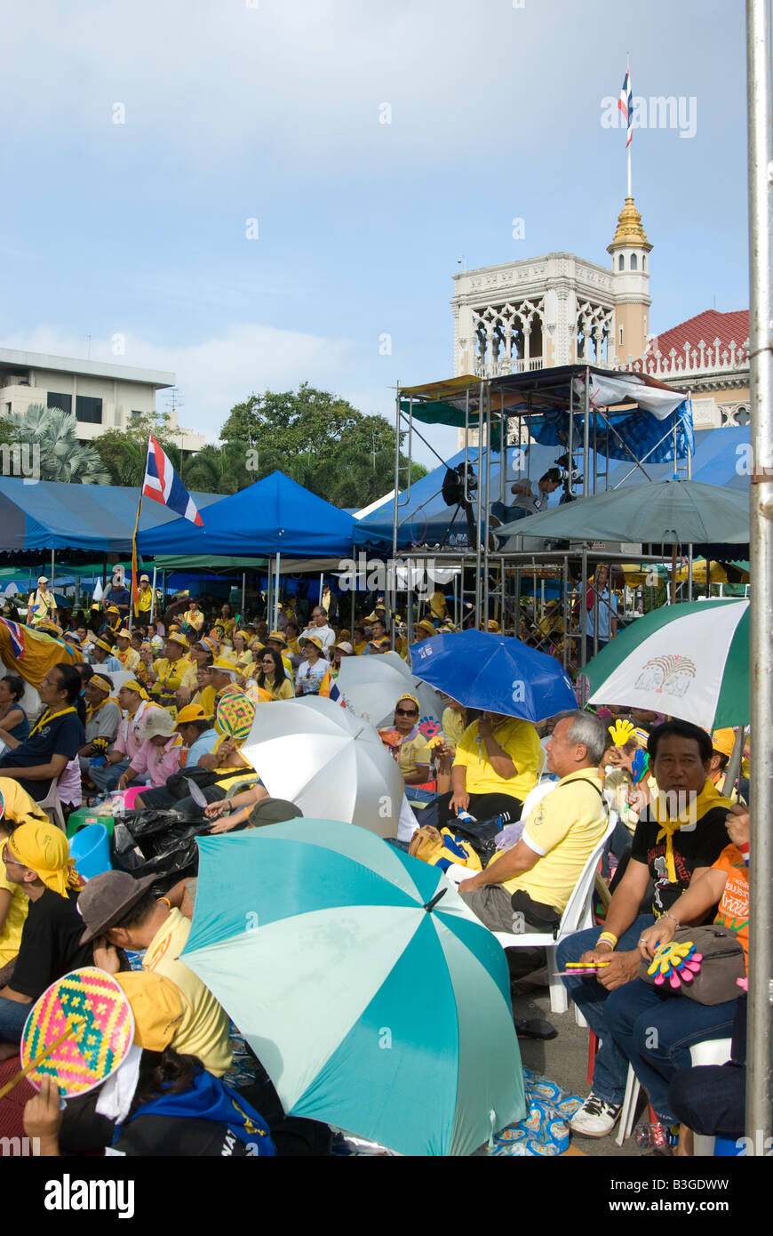 Les protestataires qui occupent les jardins autour de la maison du gouvernement à Bangkok Banque D'Images