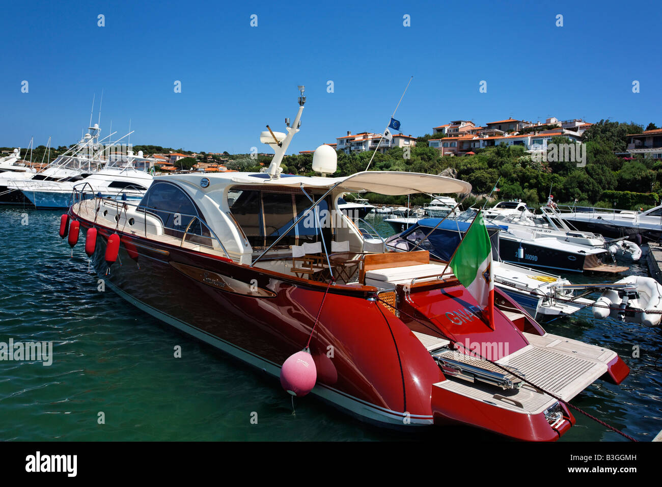 Italie Sardaigne Costa SmeraldaItaly Sardaigne Porto Rotondo Port Yachting Banque D'Images