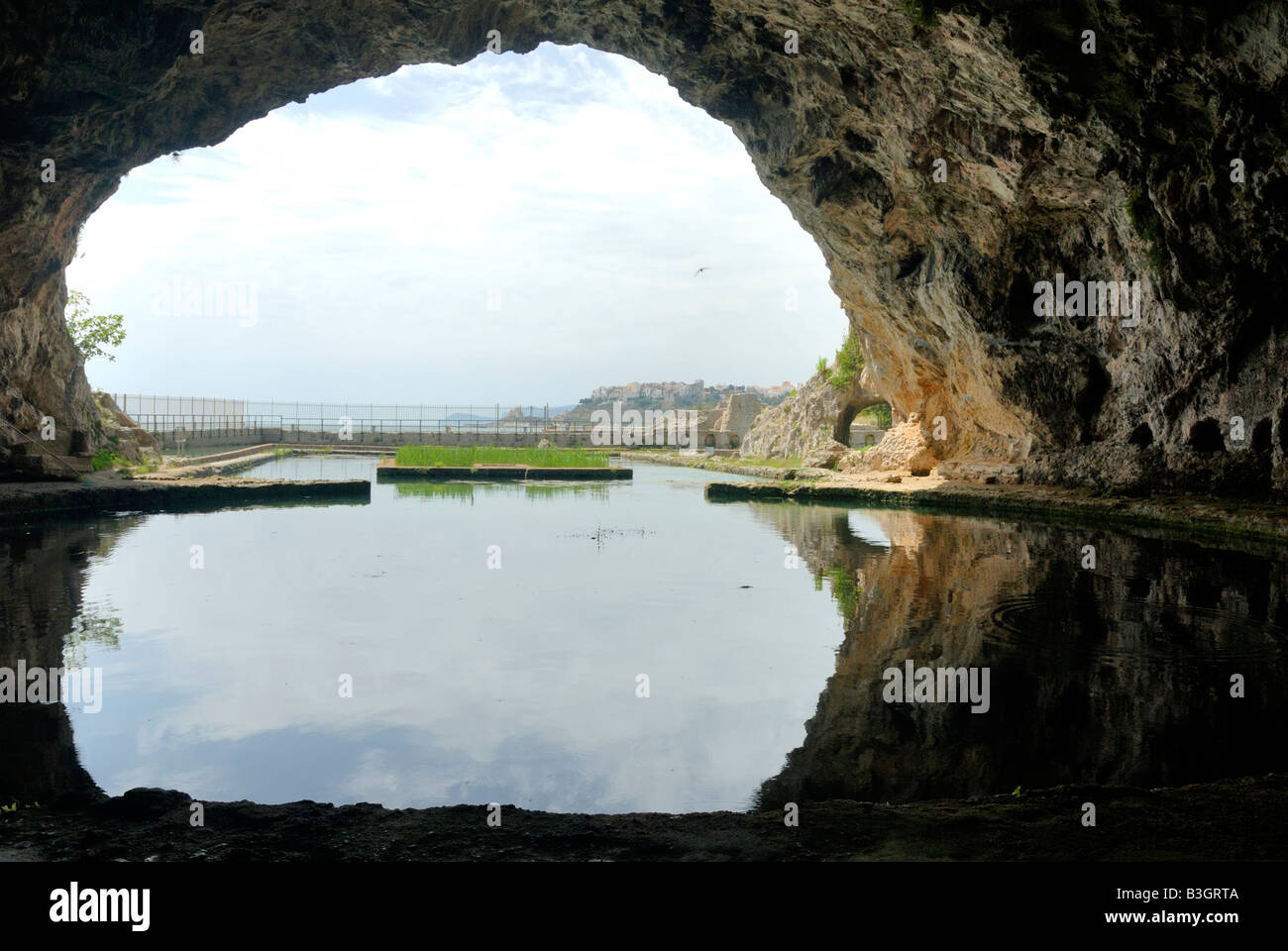 Grotta di Tiberio. L'empereur Tibère était connu pour avoir une villa dans la région, Bolsena, Latium, Italie, Europe. Banque D'Images