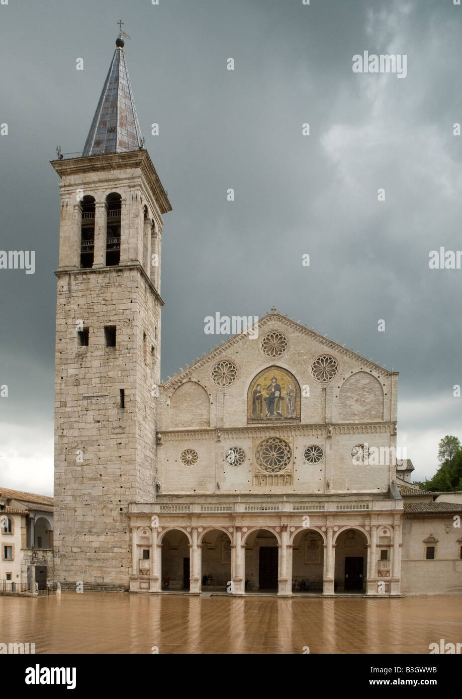 La Cathédrale de Spolète dans la Piazza del Duome est dédiée à Santa Maria Assunta. Banque D'Images