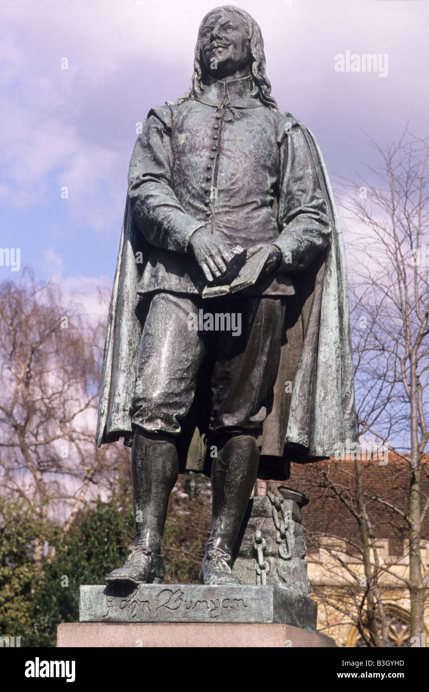 Statue de John Bunyan Bedford Bedfordshire drame poète dramaturge auteur Guerre Civile Anglaise 17e siècle période Progrès pèlerins Banque D'Images
