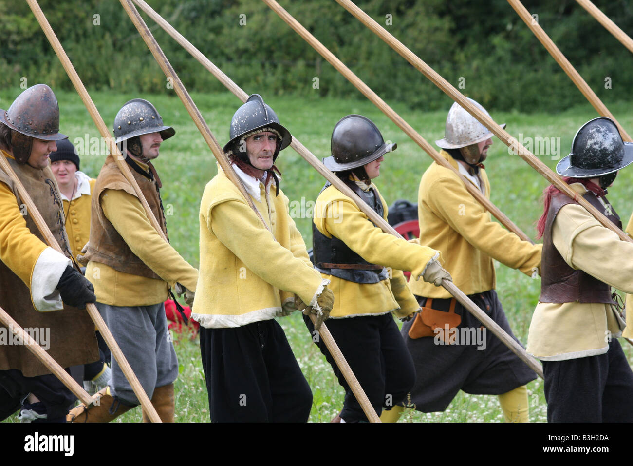 Les piquiers au re reconstitution de la bataille de Faringdon dans la guerre civile anglaise