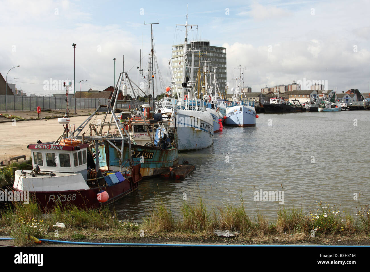 Les chalutiers de pêche à Grimsby Docks, Grimsby, England, Royaume-Uni Banque D'Images