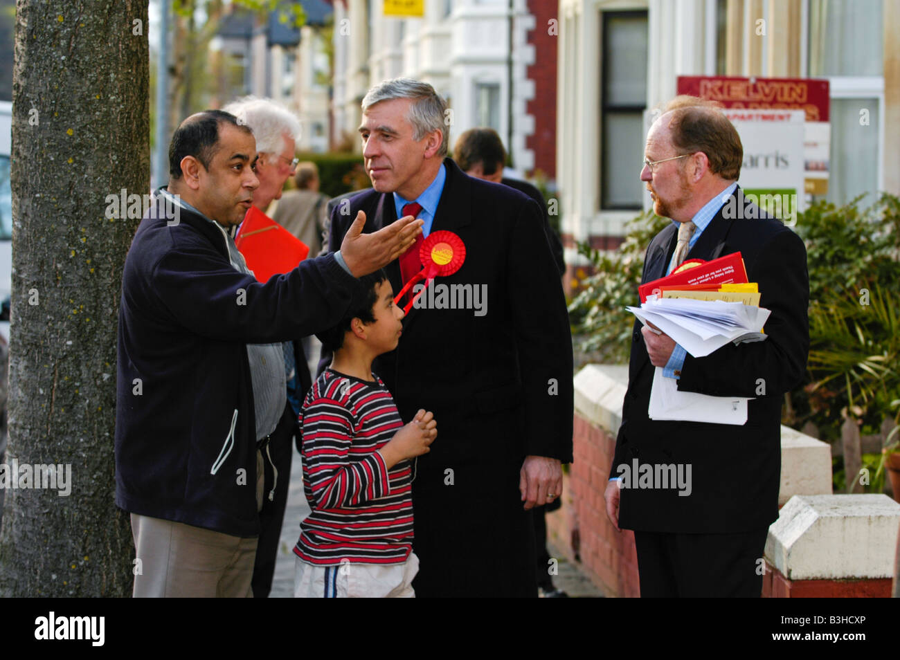 M. Jack Straw ministre gouvernement travailliste MP photographié alors qu'il faisait campagne à Cardiff lors des élections générales de 2005 Banque D'Images