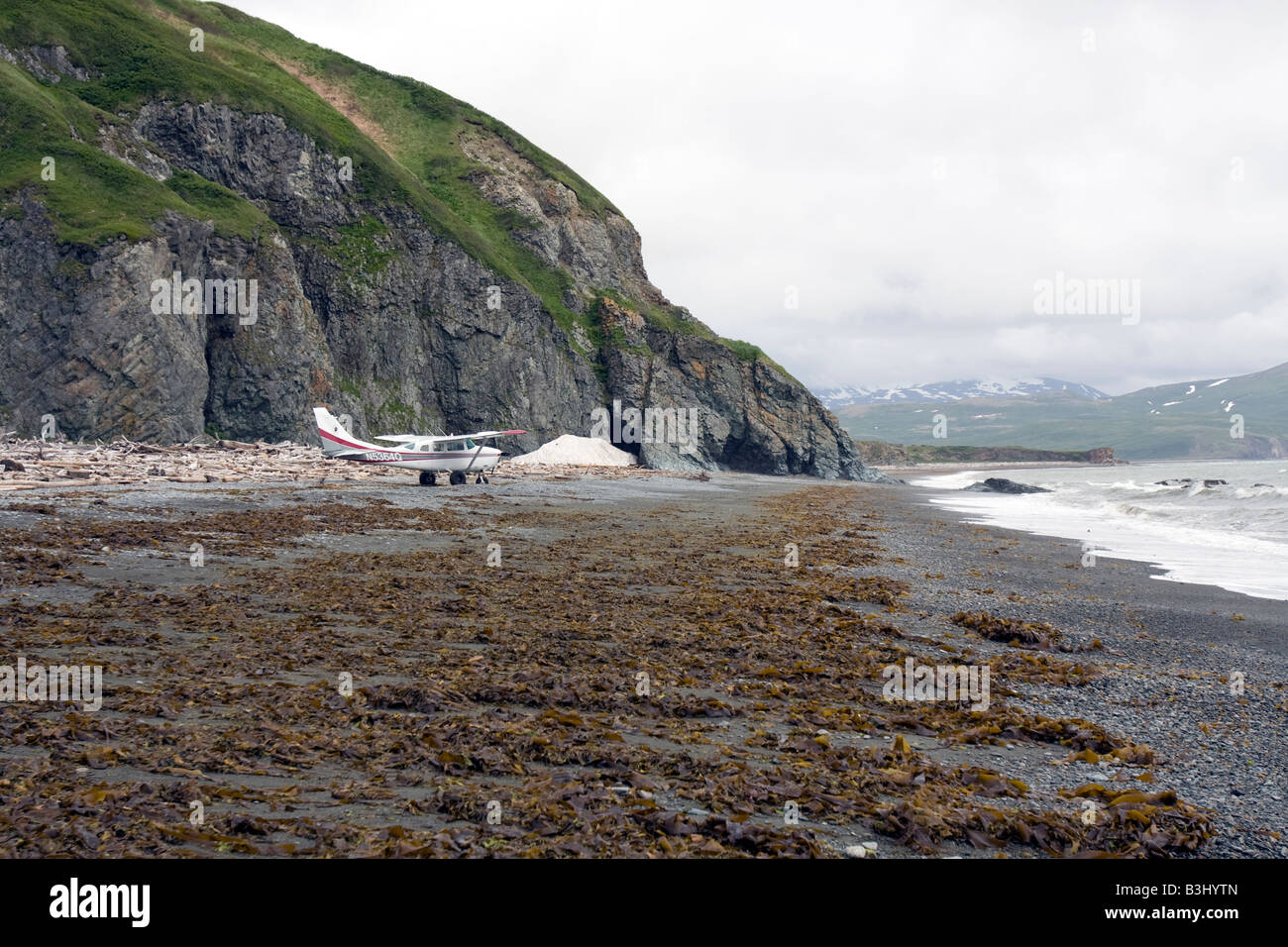 Avion de brousse, avion, avion à la plage dans le parc national de Katmai et préserver, de l'Alaska, le nord de l'Amérique du Nord, États-Unis d'Amérique Banque D'Images