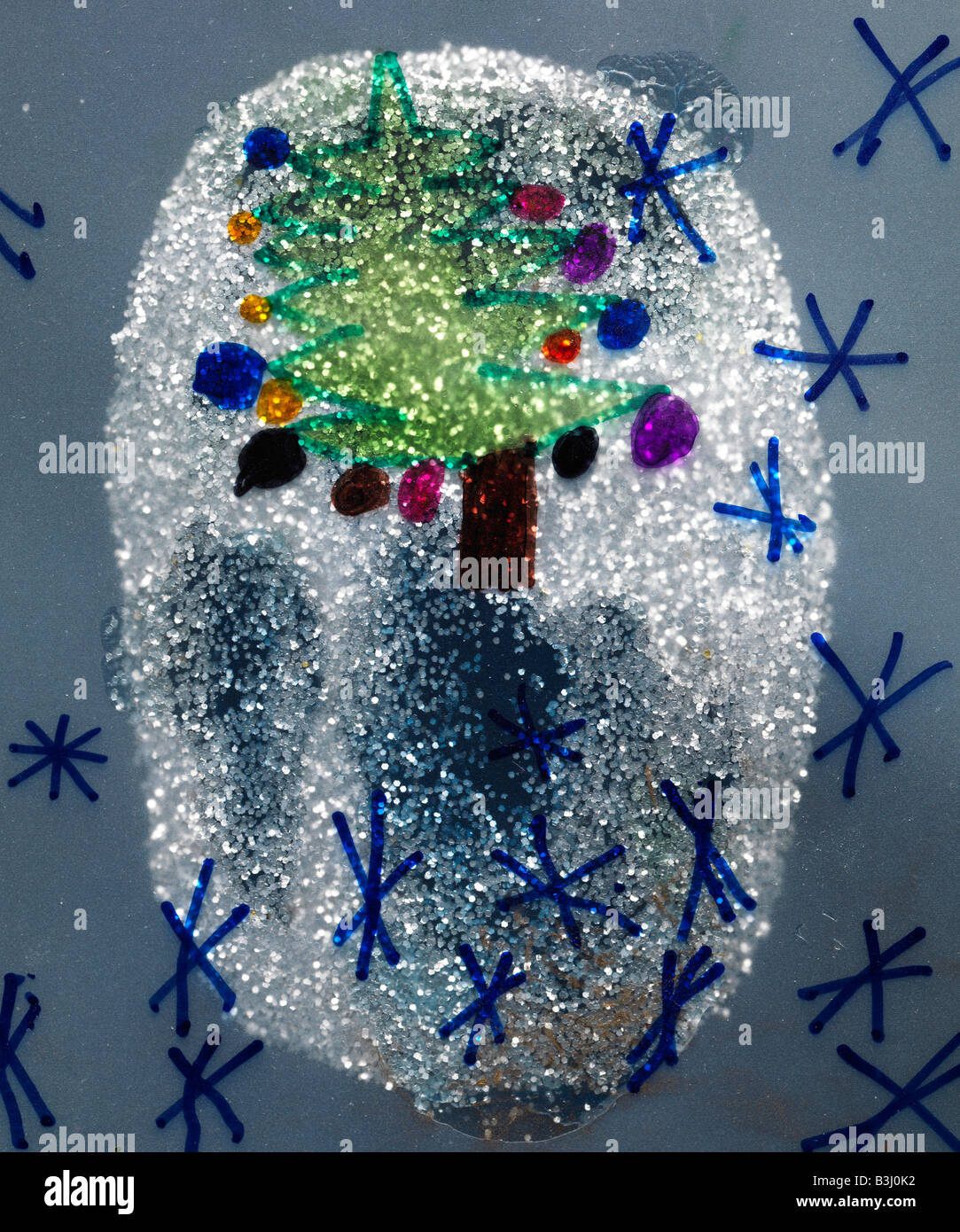 Noël Décoration papier verre windows glace arbre enfant fille garçon glitter peinture brillante glace neige passe-temps Banque D'Images