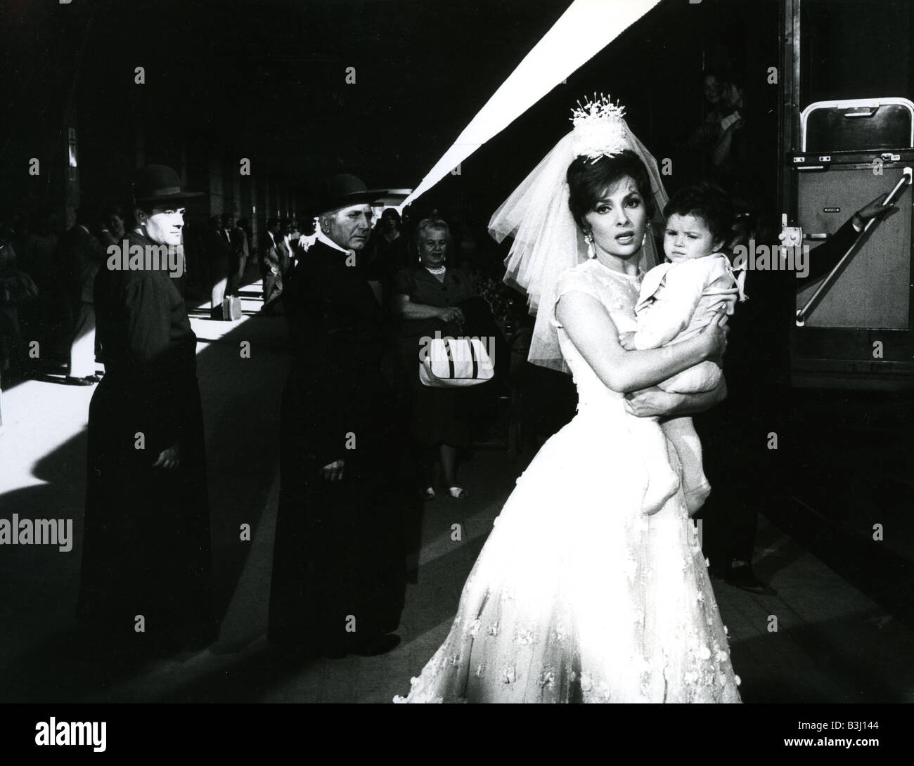 Au mois de septembre 1961/Universal Pictures Corporation 7 film avec Gina Lollobrigida sur le plateau entre les prises Banque D'Images