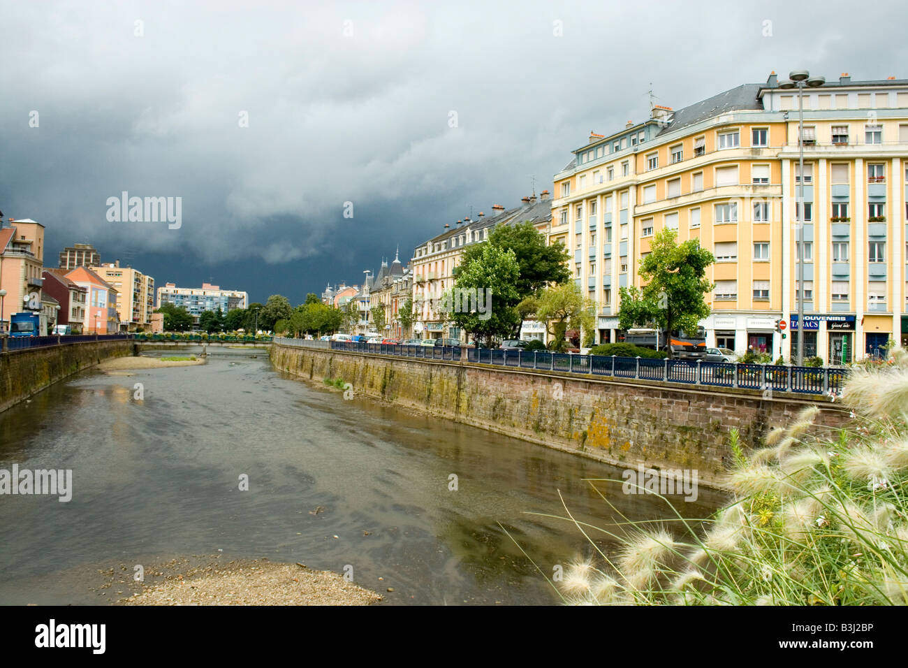Ville de Belfort France rivière Savoureuse Banque D'Images