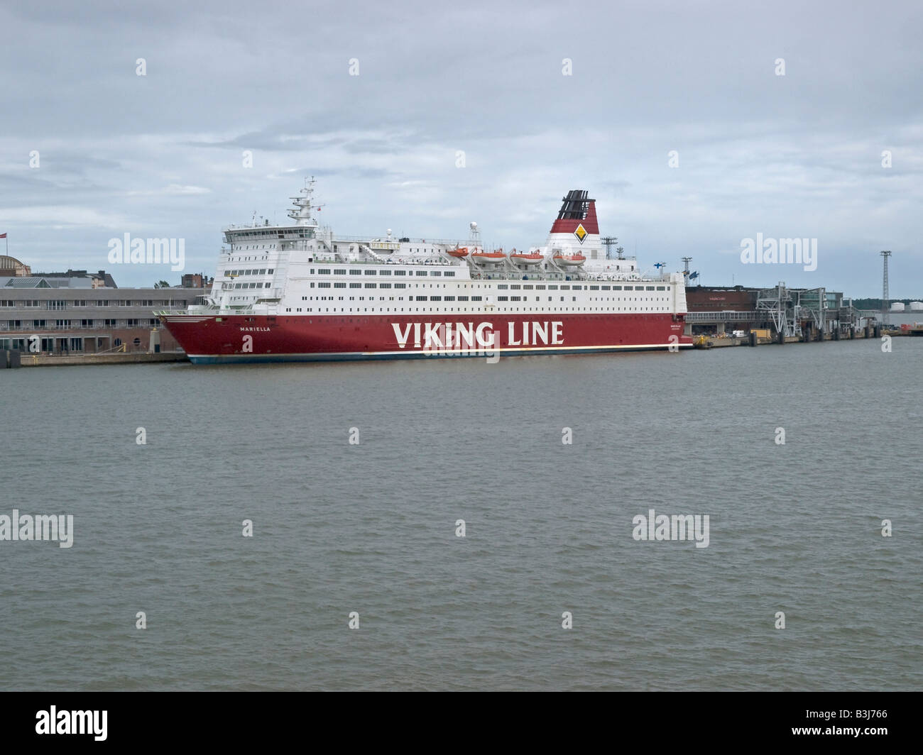 Un grand ferry Viking Line dans le port de la mer Baltique Helsinki Finlande Banque D'Images