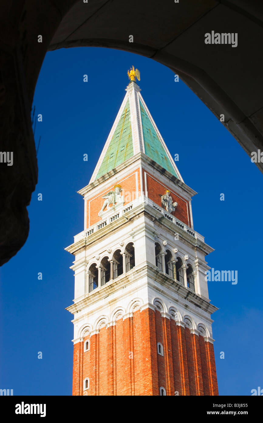 Campanile, de Palais des Doges Place Saint Marc Venise Italie Banque D'Images