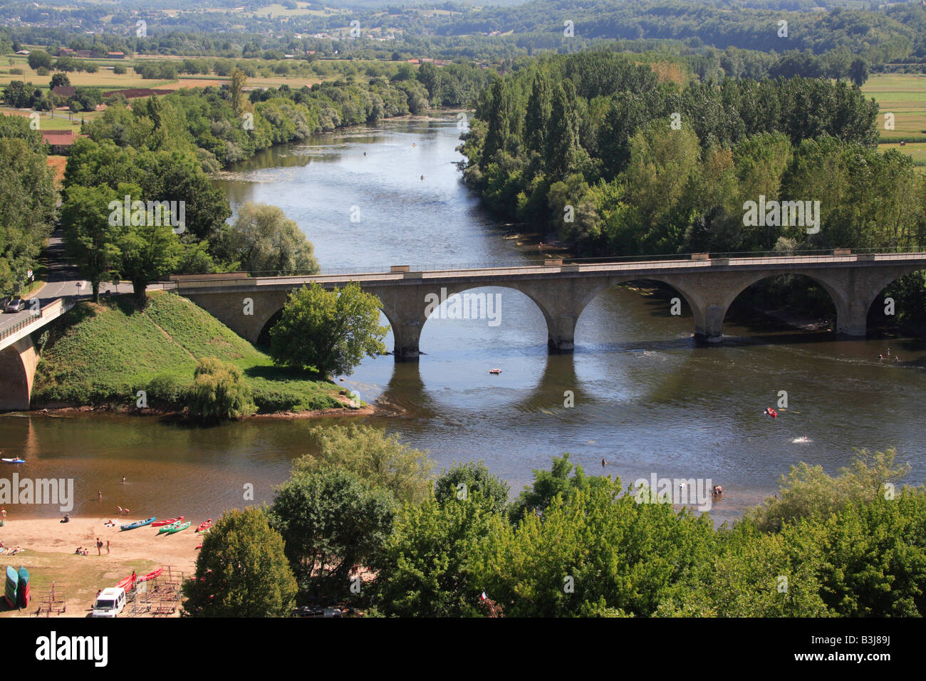 Limeuil Dordogne pont plage France Banque D'Images