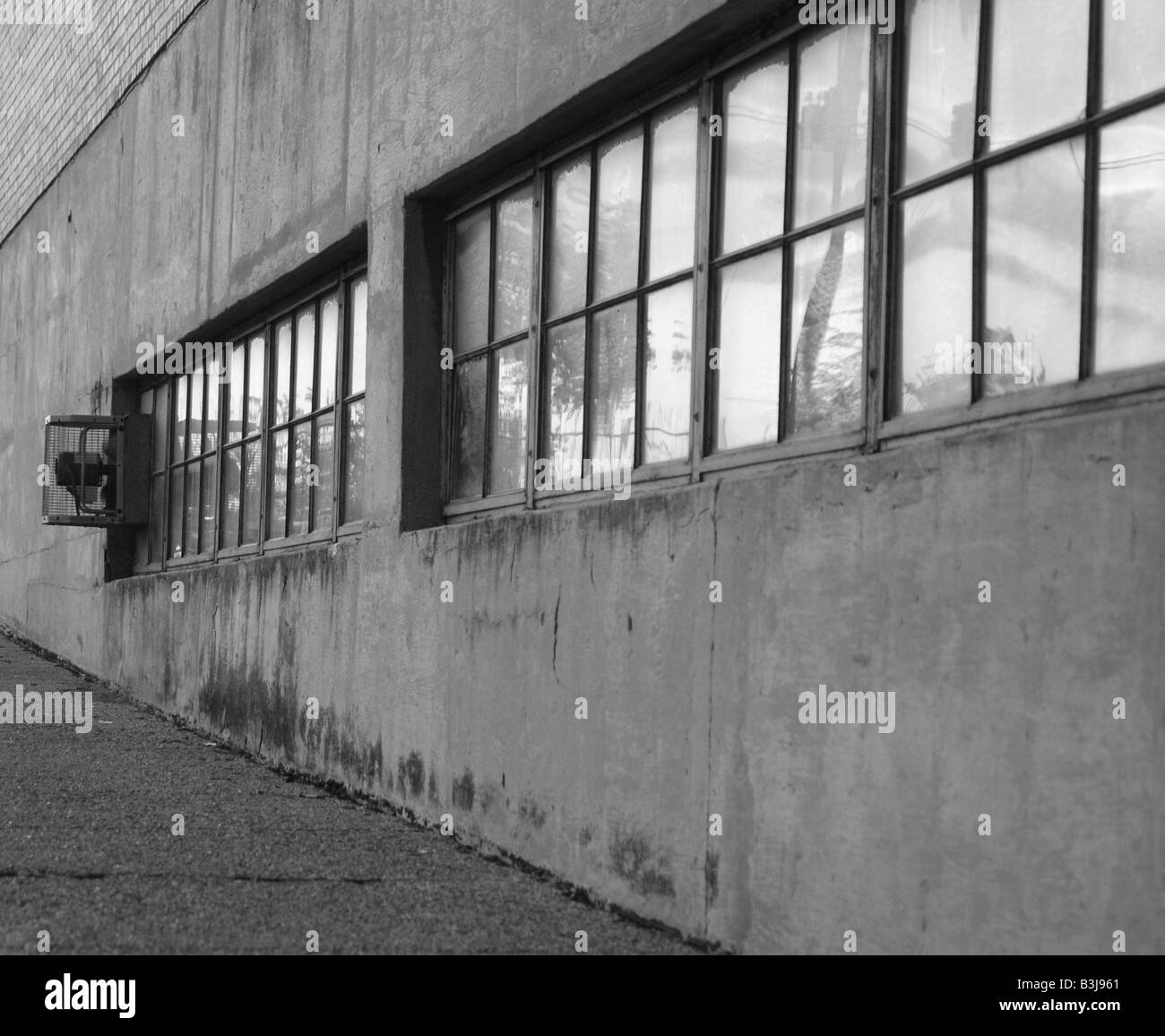 Rangée de fenêtres en usine Banque D'Images