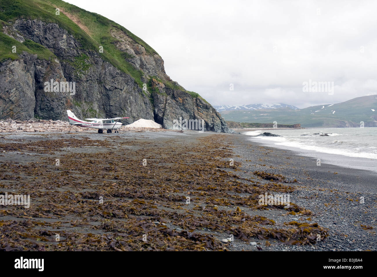 Avion de brousse, avion, avion à la plage dans le parc national de Katmai et préserver, de l'Alaska, le nord de l'Amérique du Nord, États-Unis d'Amérique Banque D'Images