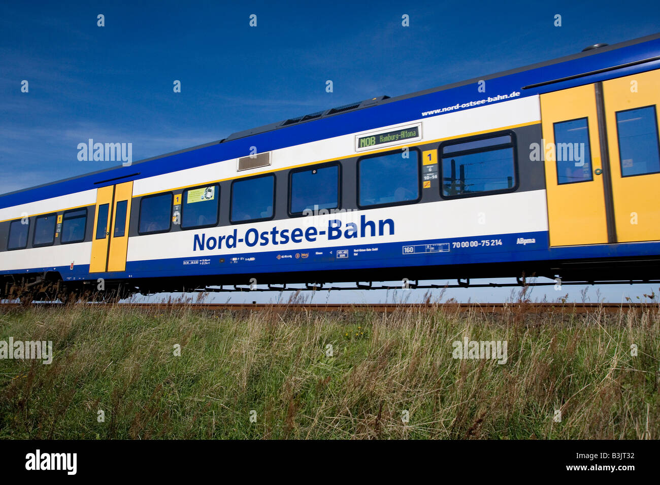 Nord Ostsee Bahn NOB de l'entreprise Veolia sur le Hindenburgdamm reliant l'île de Sylt avec la terre ferme Banque D'Images