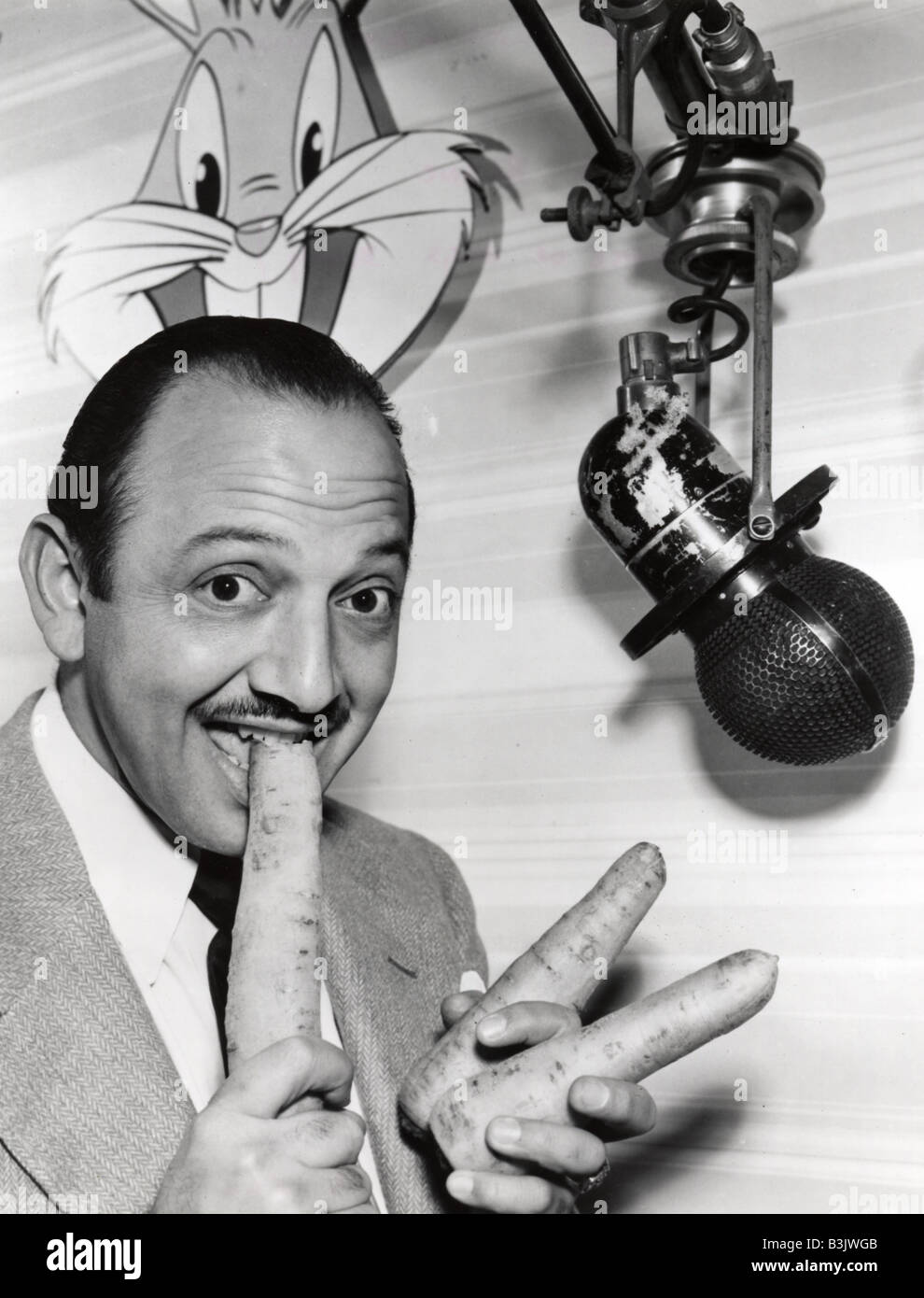 MEL BLANC comédien et acteur voix US qui a été la voix de nombreux personnages de dessins animés dont Bugs Bunny Banque D'Images