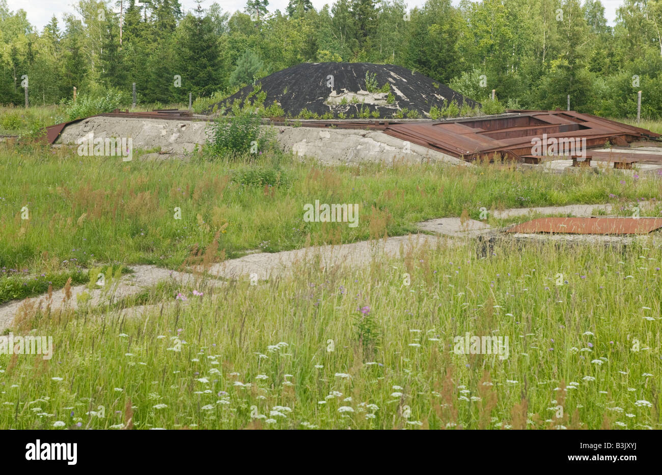 Base de missiles nucléaires soviétiques en ruine, Plokstine, la Lituanie. Banque D'Images