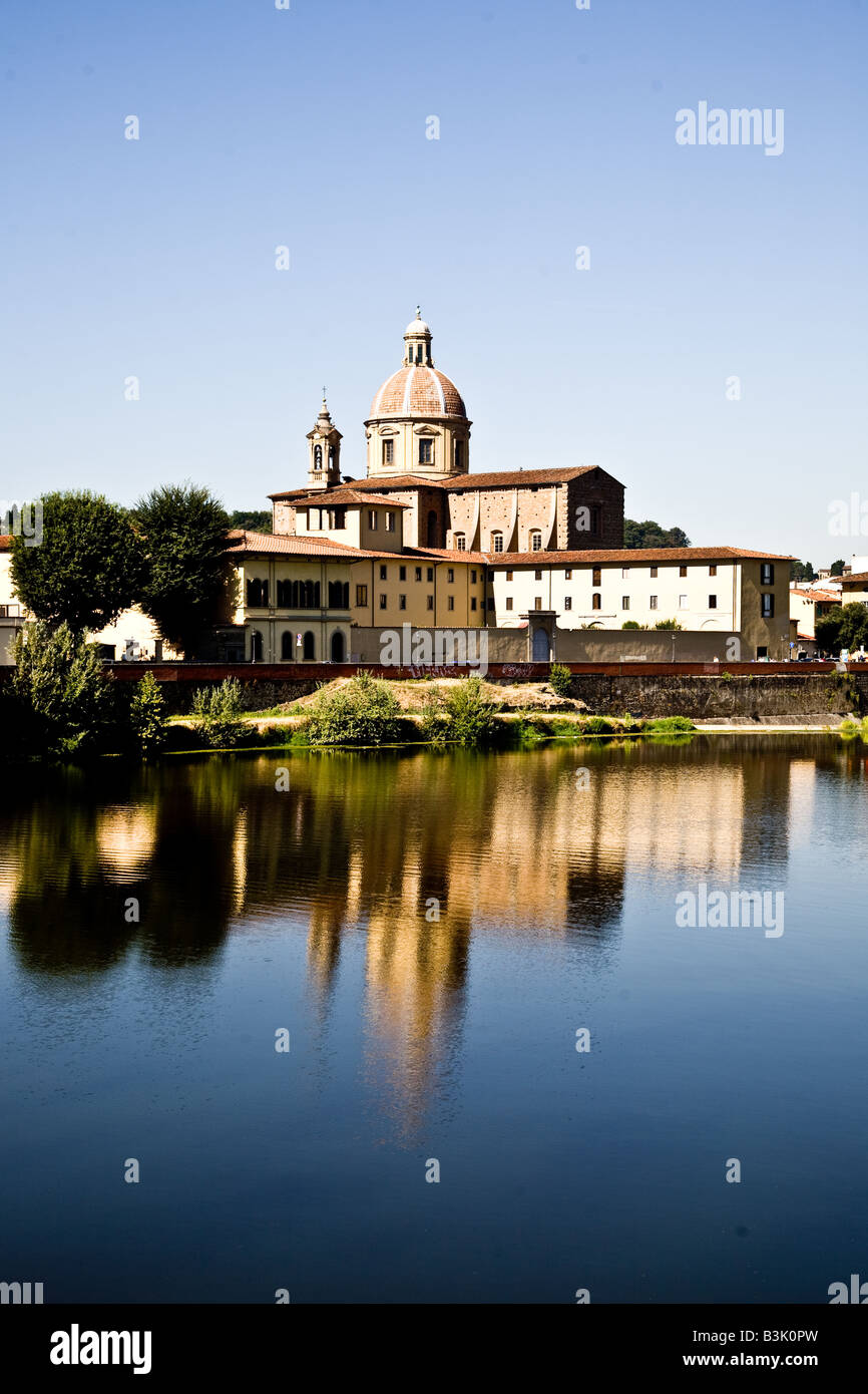 Santa Frediano in Cestello l'église sur la rivière à la recherche de l'autre côté de la rivière Banque D'Images