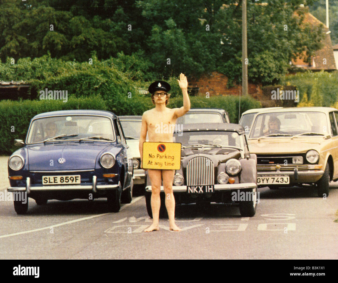 C'est un 2' 6' AU-DESSUS DU SOL MONDE 1972 British Lion film Banque D'Images