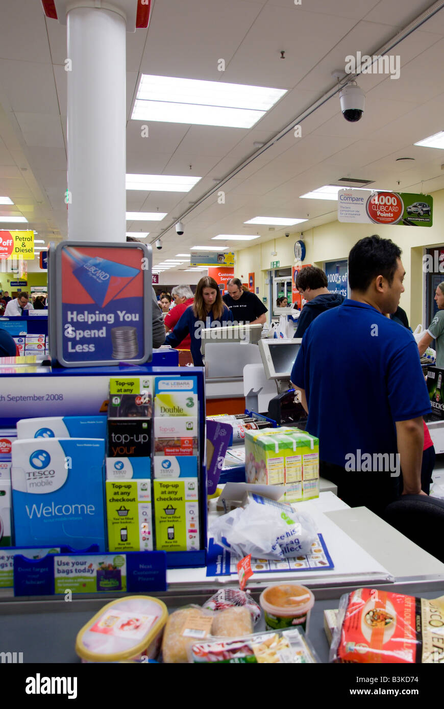 Clients mystères de Royaume-uni à Tesco Banque D'Images