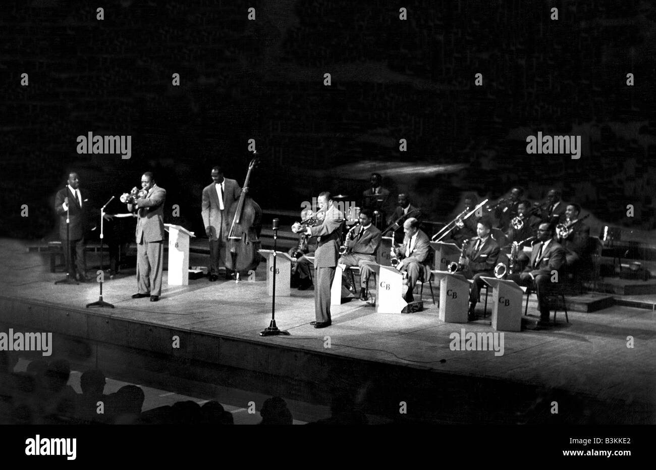 COUNT BASIE et son orchestre en 1958 Banque D'Images