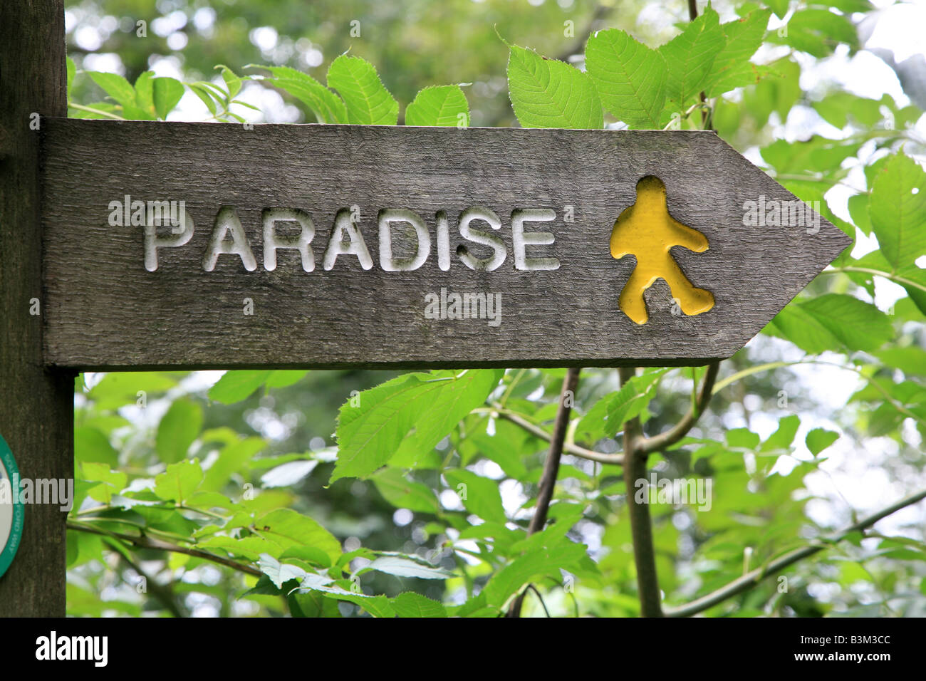 Poteau de signalisation au Paradis domaine de Coalbrookdale dans le Shropshire, en Angleterre. Banque D'Images