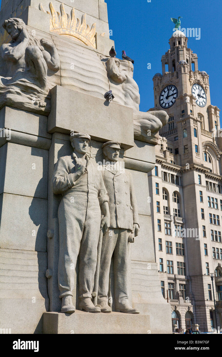 Liver Building et Titanic Memorial, Liverpool, Angleterre Banque D'Images