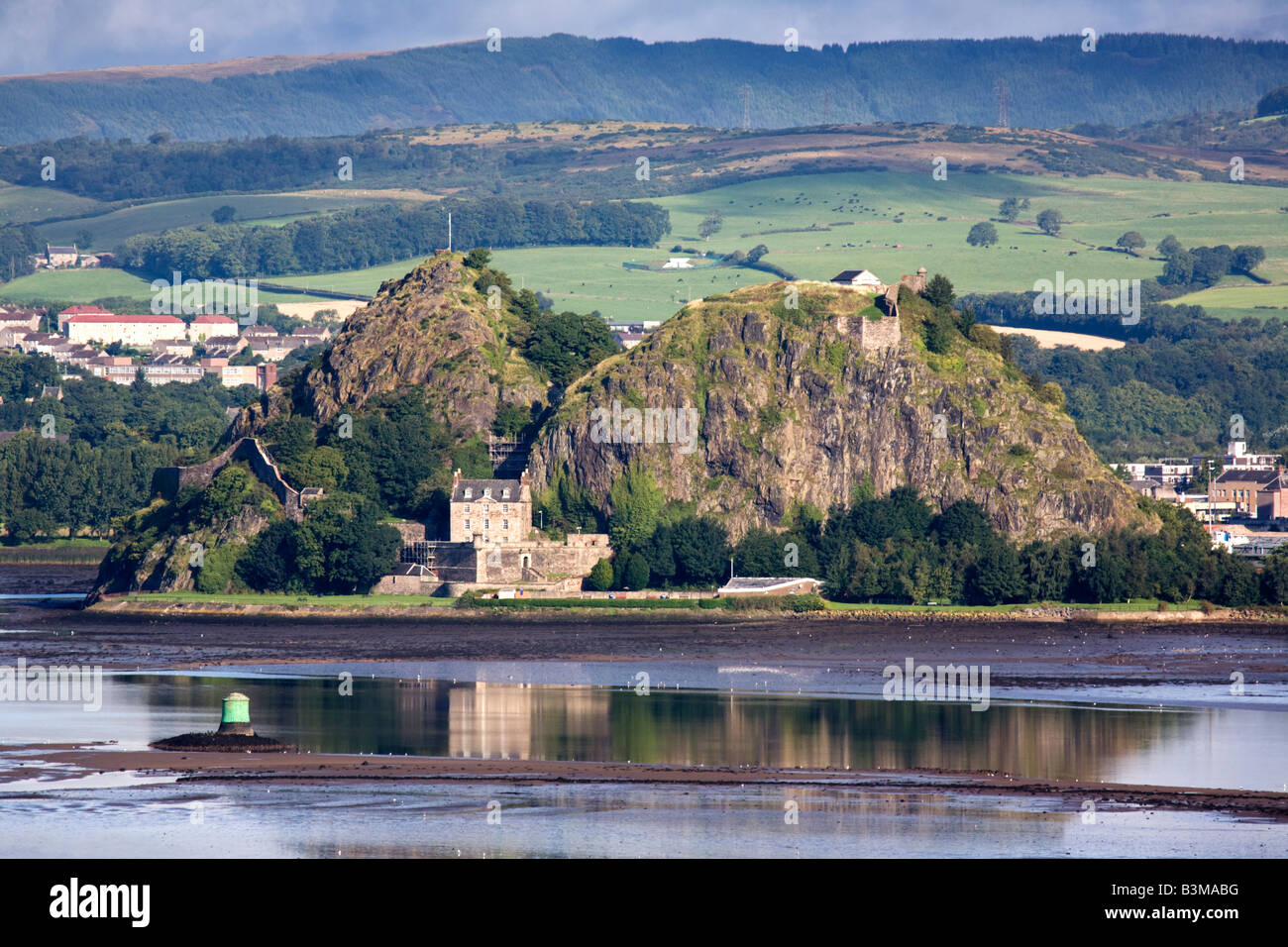 Dumbarton Castle et château de Dumbarton sur la rivière Clyde, en Écosse. Banque D'Images