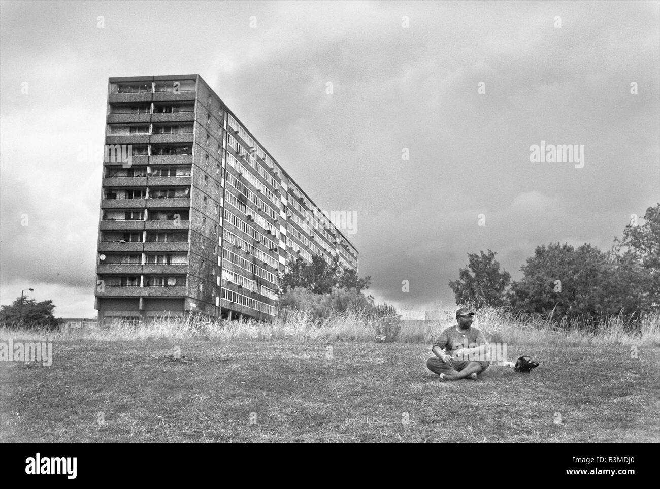 L'homme à côté d'un bâtiment à Brixton Brixton Street Londres Londres 2008l 2008 personnes Banque D'Images